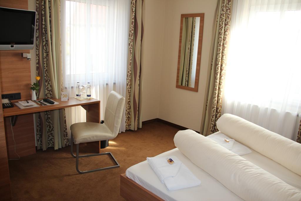 Hotel Gasthof Gross Bergkirchen  Exterior photo