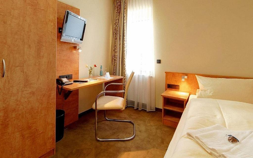 Hotel Gasthof Gross Bergkirchen  Exterior photo